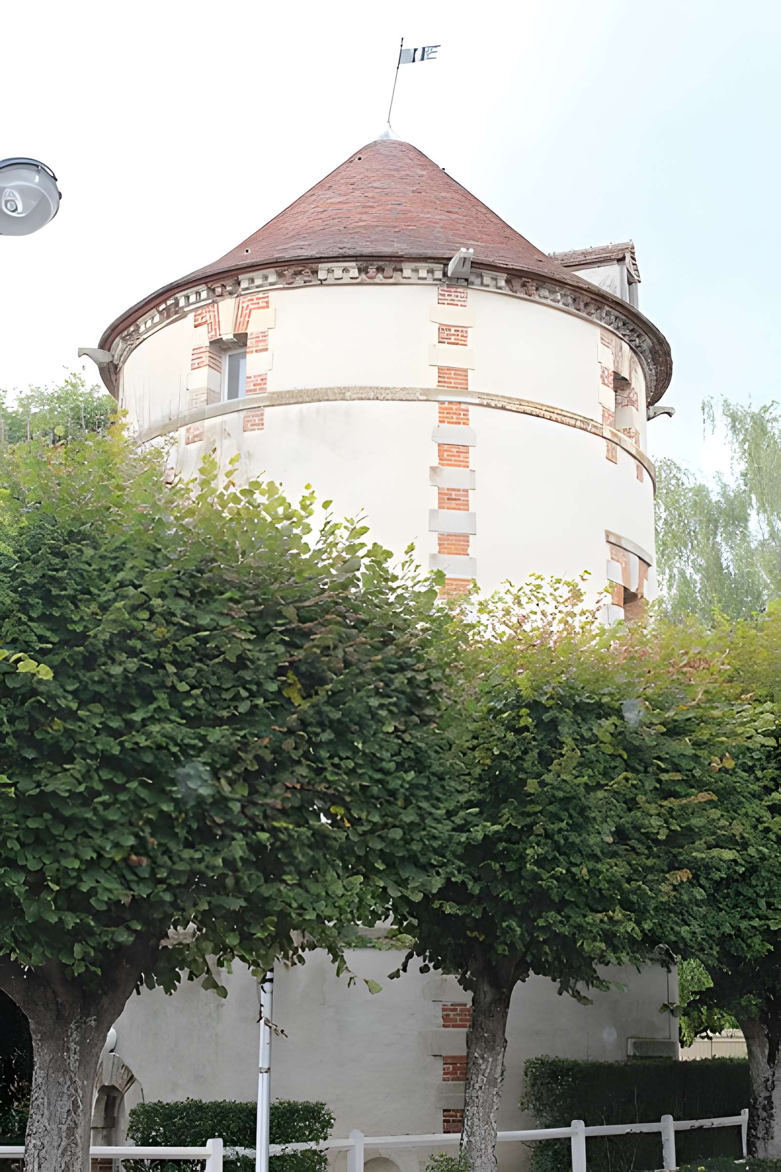 Colombier du château de Bussy-Saint-Georges