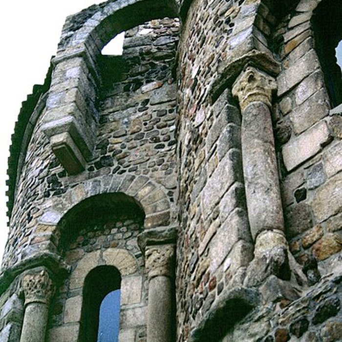 Photo de Église prieurale de Saint-Romain-le-Puy