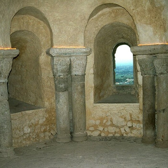 Photo de Église prieurale de Saint-Romain-le-Puy