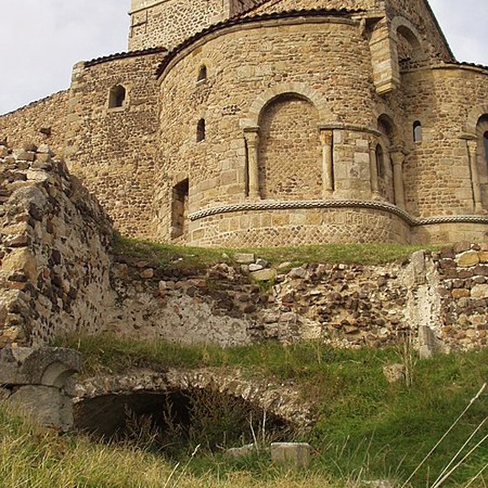 Photo de Église prieurale de Saint-Romain-le-Puy