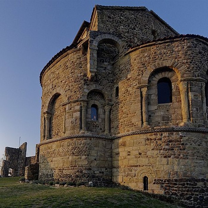 Photo de Église prieurale de Saint-Romain-le-Puy
