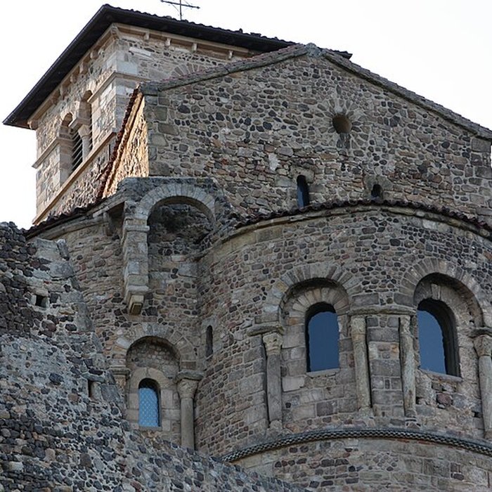 Photo de Église prieurale de Saint-Romain-le-Puy