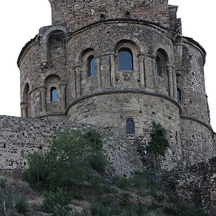 Photo de Église prieurale de Saint-Romain-le-Puy