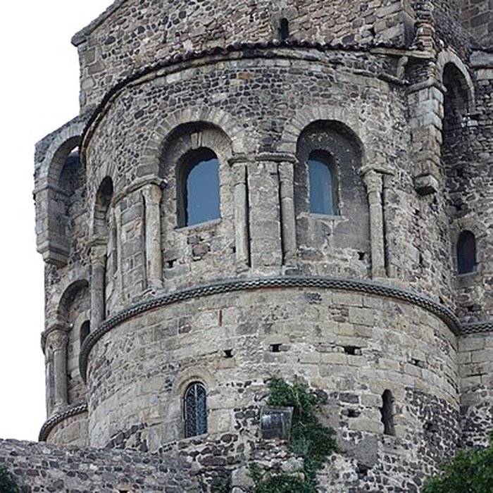 Photo de Église prieurale de Saint-Romain-le-Puy