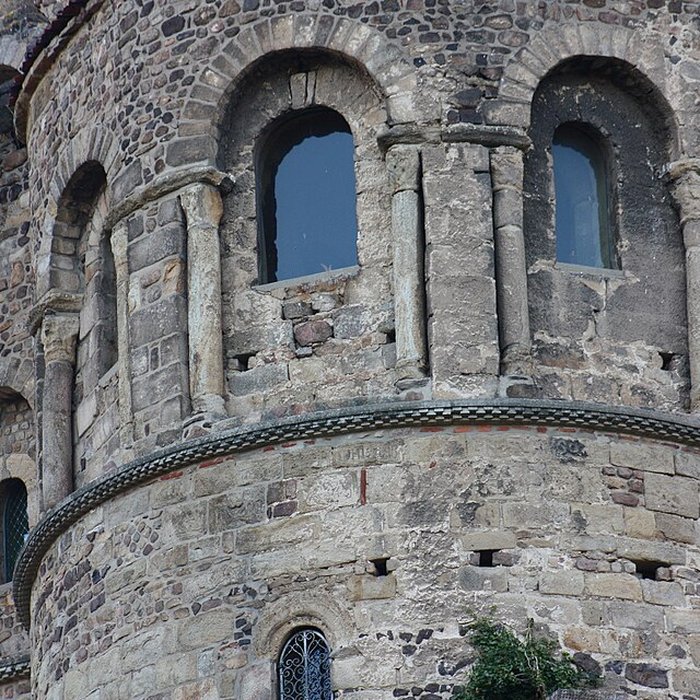 Photo de Église prieurale de Saint-Romain-le-Puy