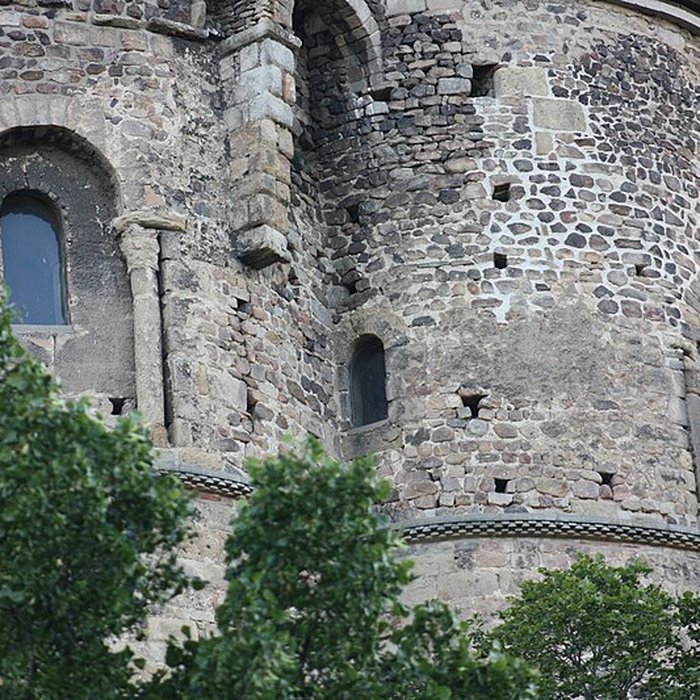 Photo de Église prieurale de Saint-Romain-le-Puy