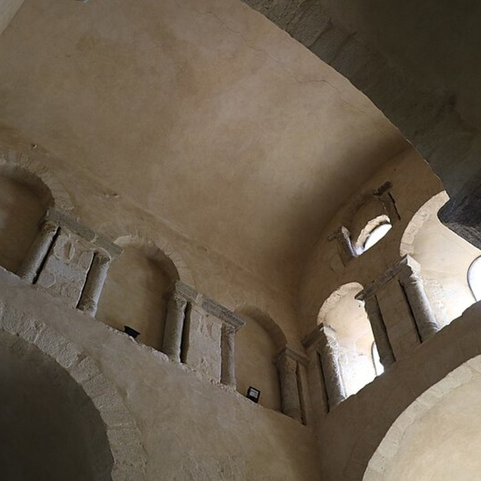 Photo de Église prieurale de Saint-Romain-le-Puy