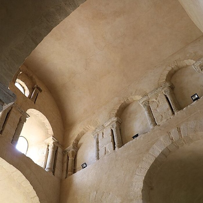 Photo de Église prieurale de Saint-Romain-le-Puy