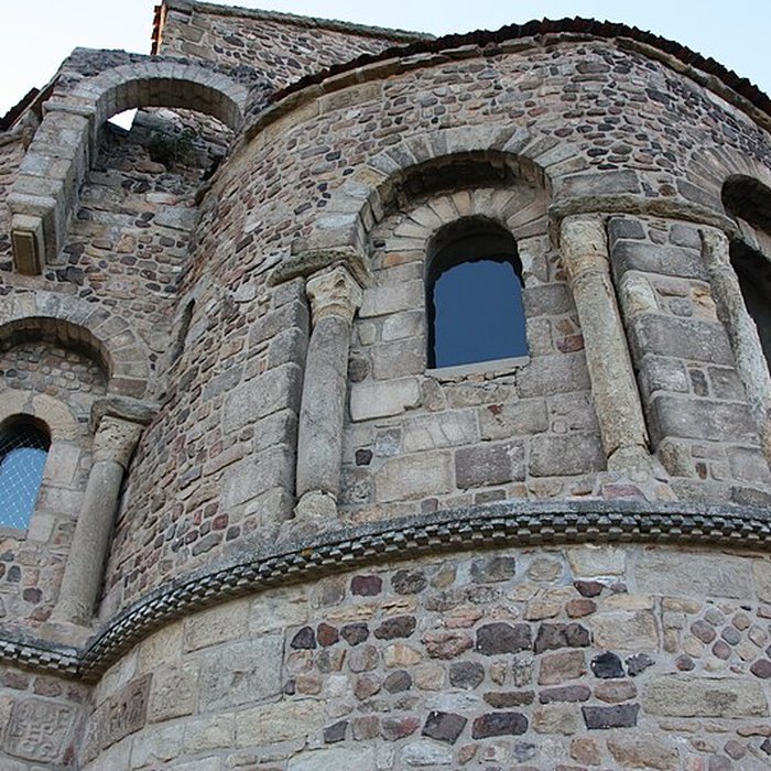 Photo de Église prieurale de Saint-Romain-le-Puy