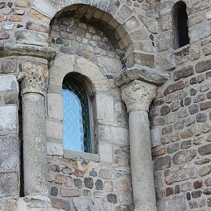 Photo de Église prieurale de Saint-Romain-le-Puy