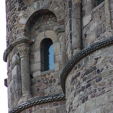 Église prieurale de Saint-Romain-le-Puy