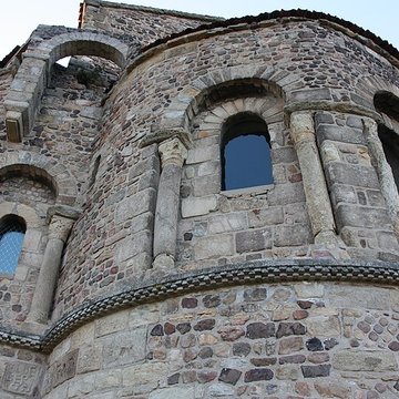 Église prieurale de Saint-Romain-le-Puy
