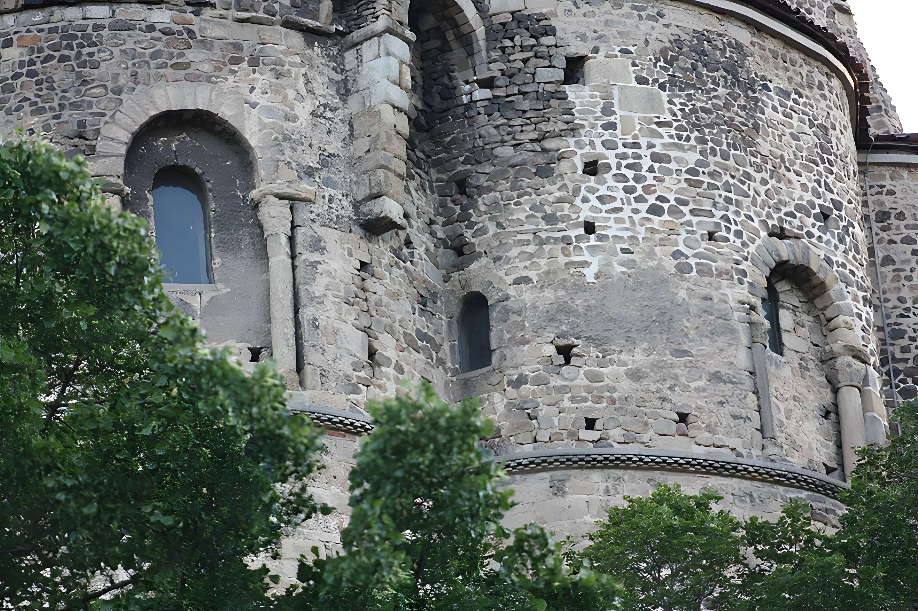 Église prieurale de Saint-Romain-le-Puy