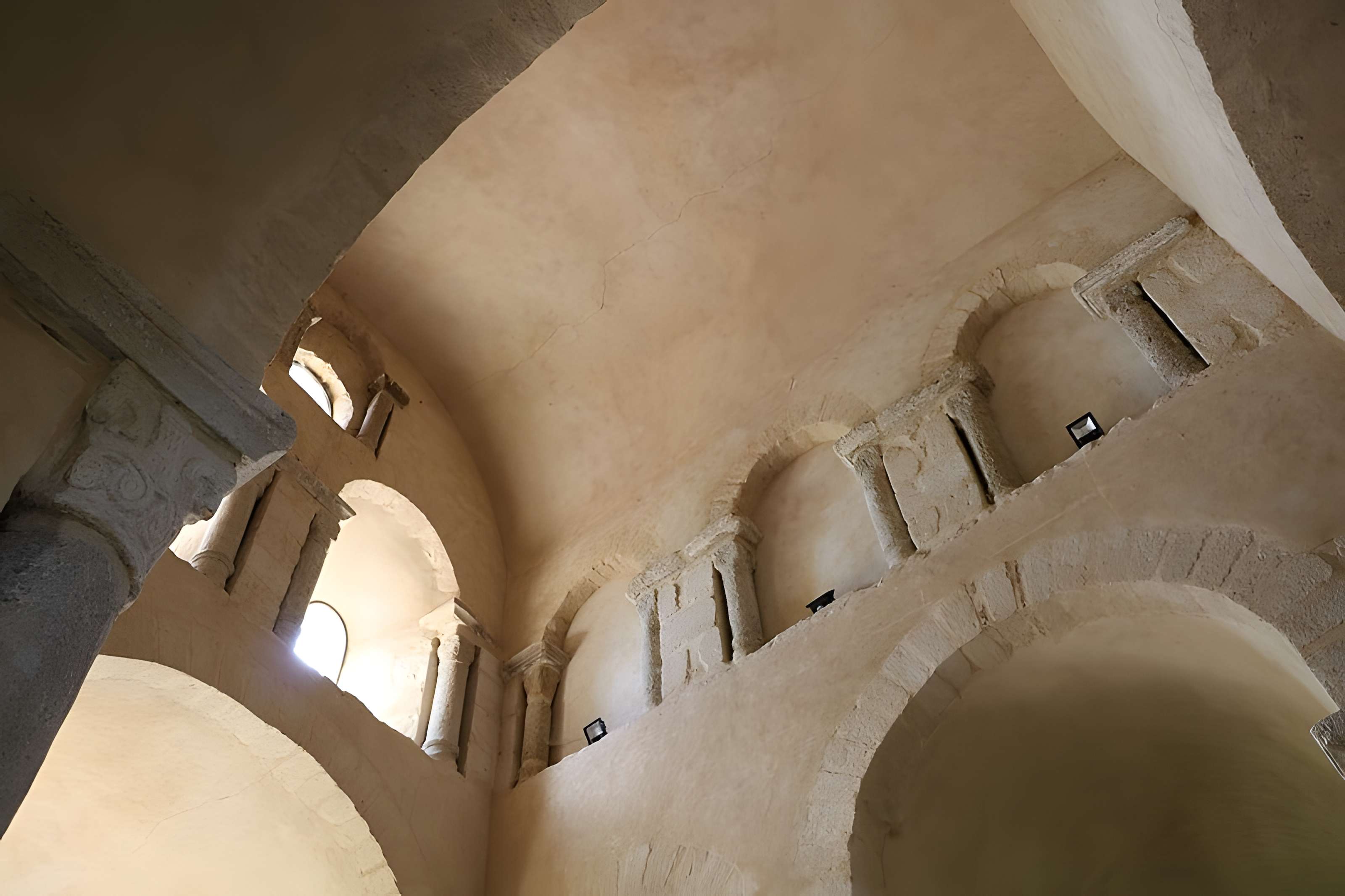 Église prieurale de Saint-Romain-le-Puy