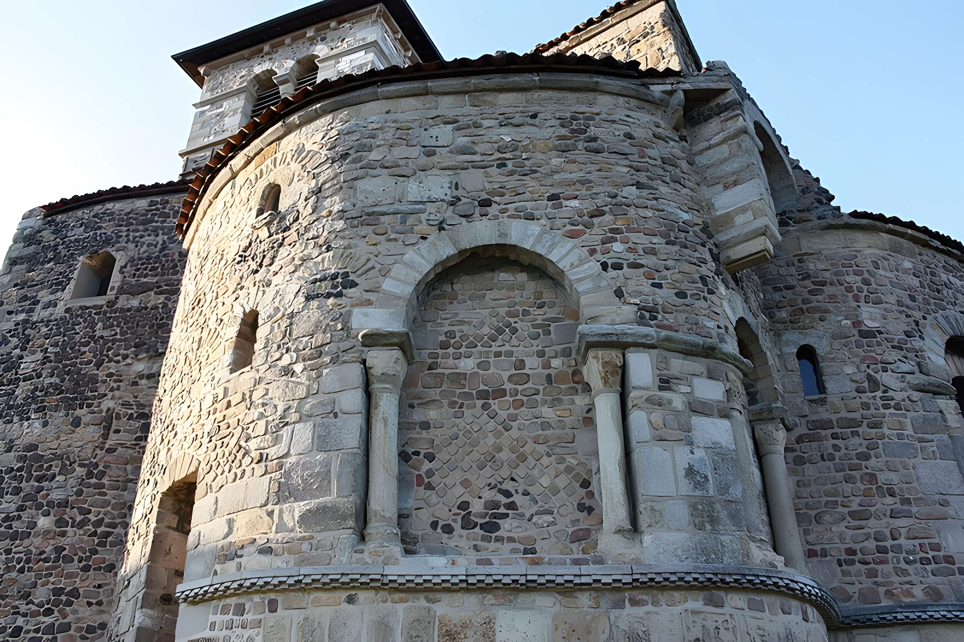 Église prieurale de Saint-Romain-le-Puy