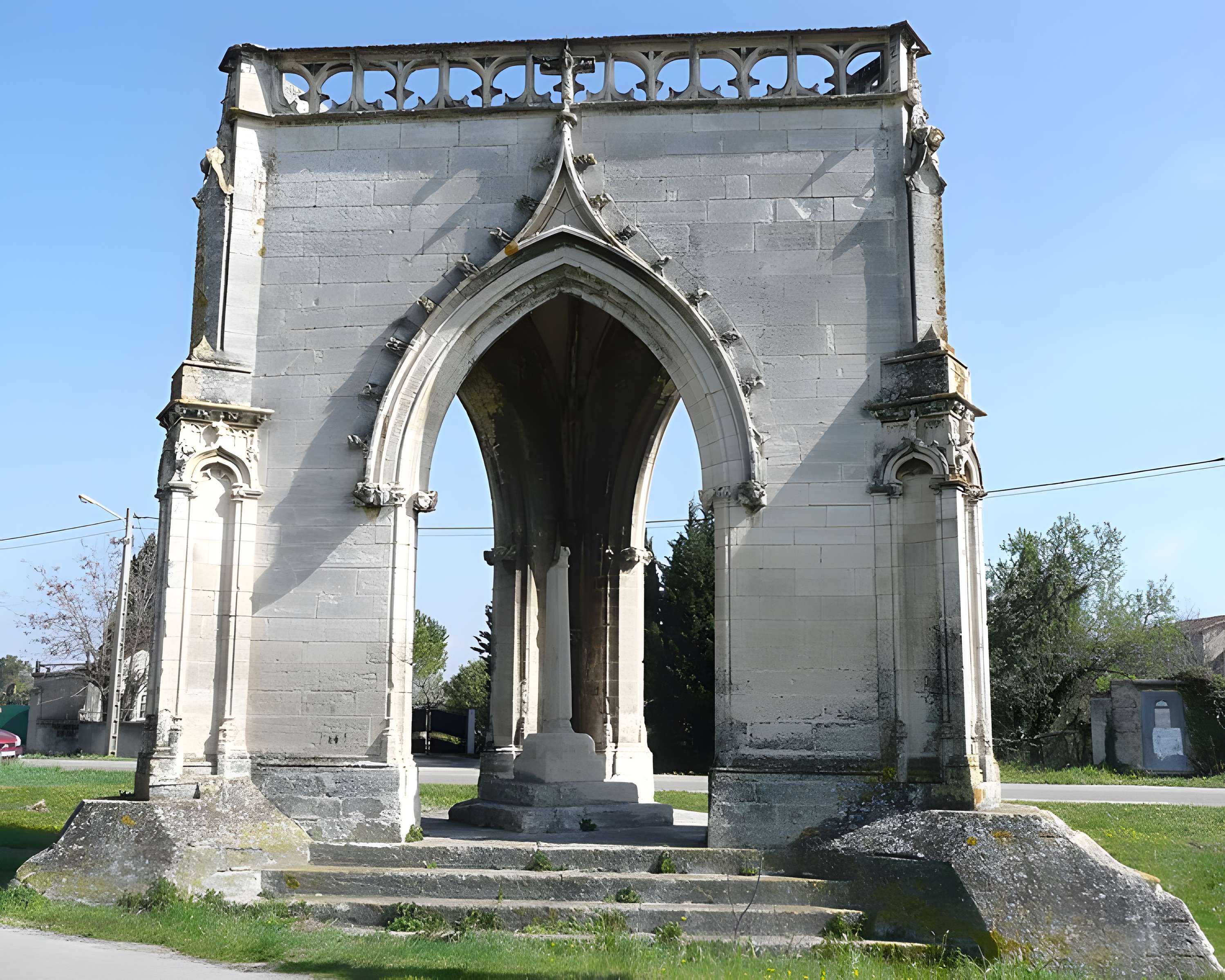 Croix couverte de Beaucaire