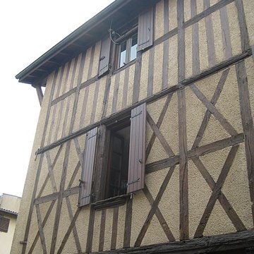 Deux maisons à pans de bois Place de la Liberté à Pont-du-Château