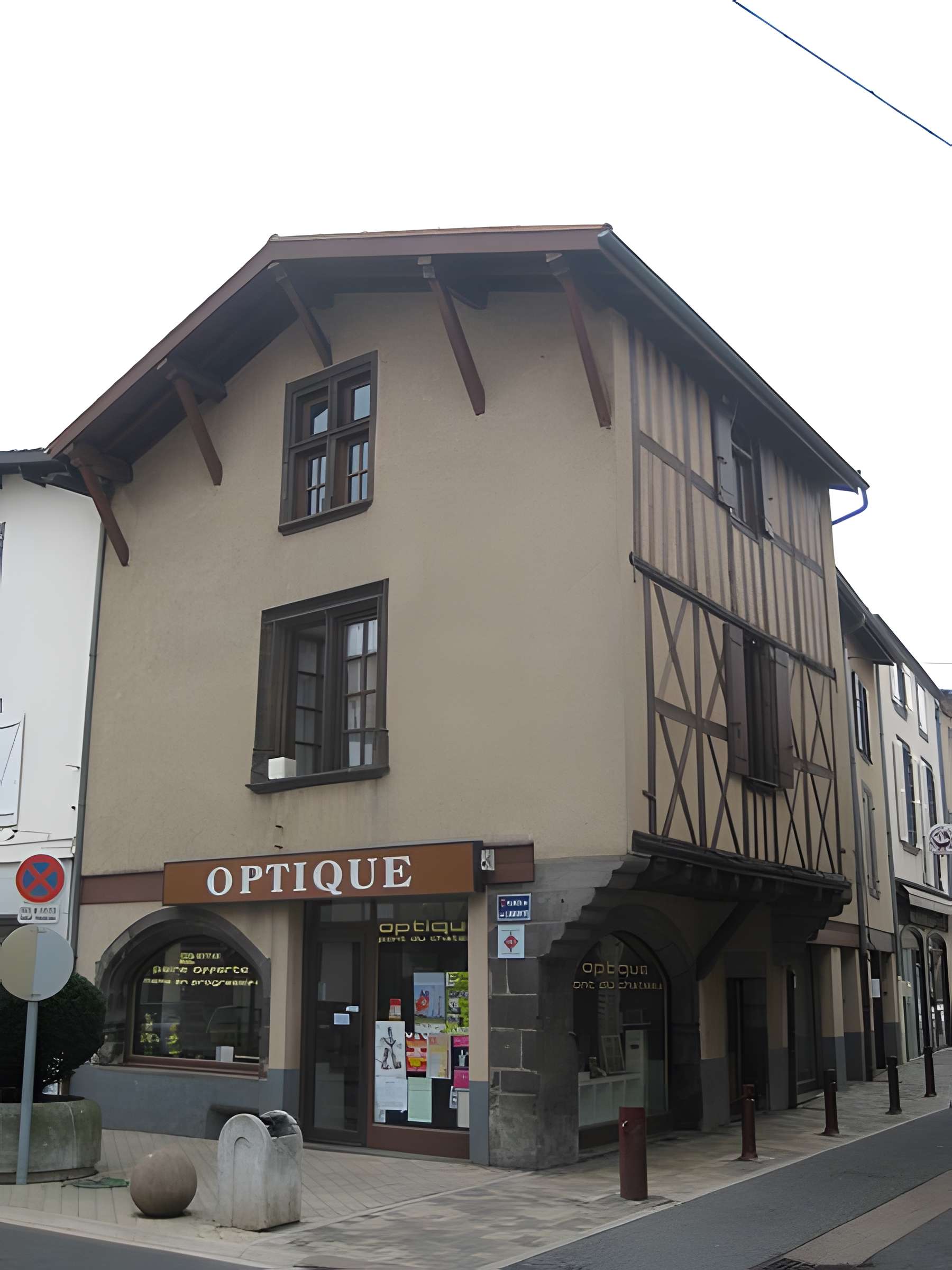 Deux maisons à pans de bois Place de la Liberté à Pont-du-Château