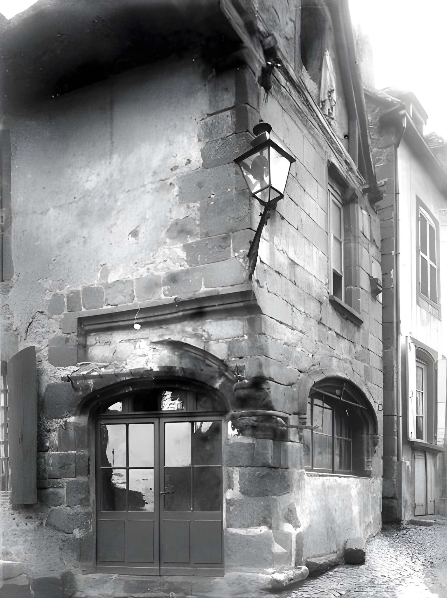 Deux maisons à pans de bois Place de la Liberté à Pont-du-Château