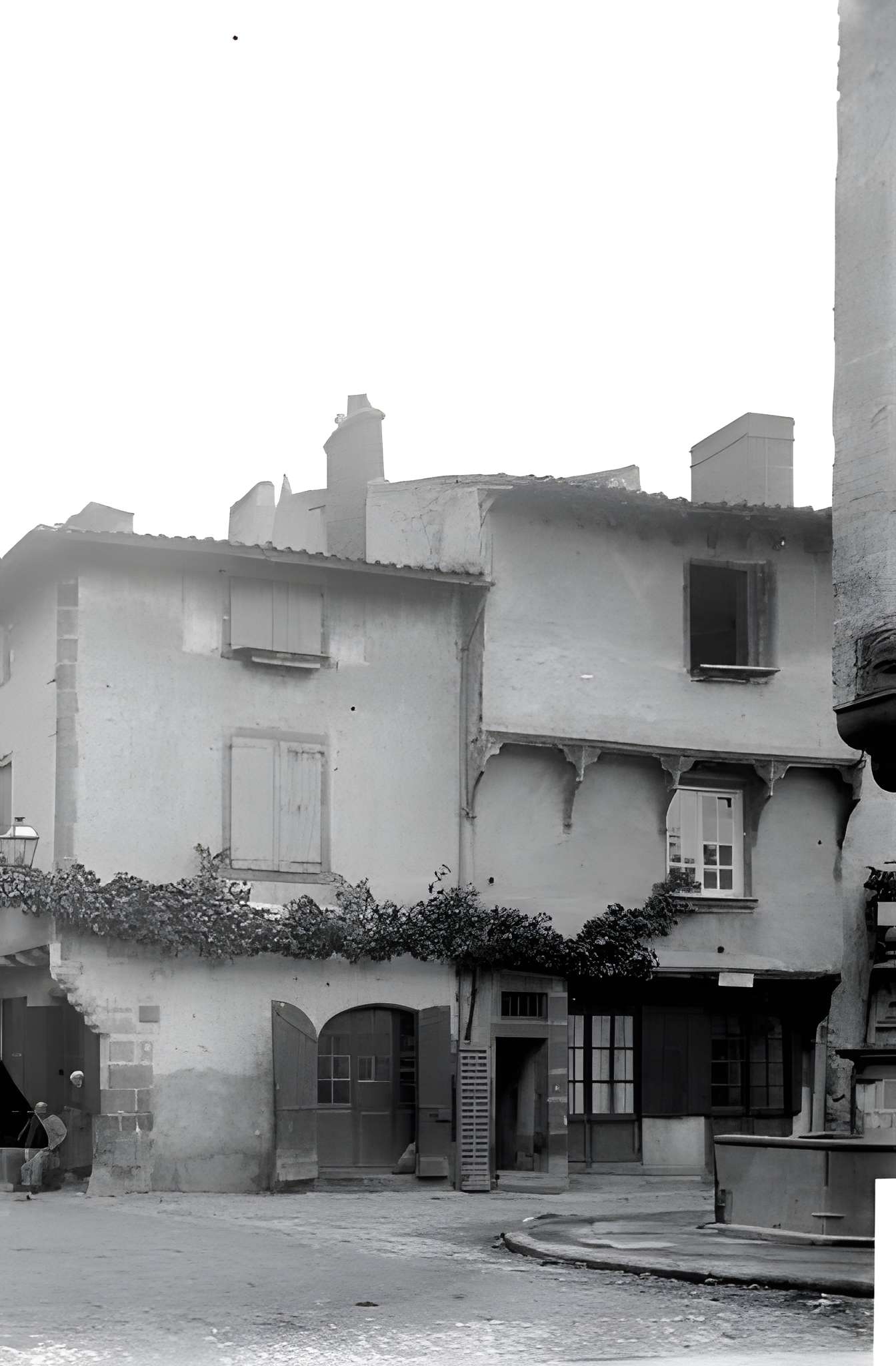 Deux maisons à pans de bois Place de la Liberté à Pont-du-Château