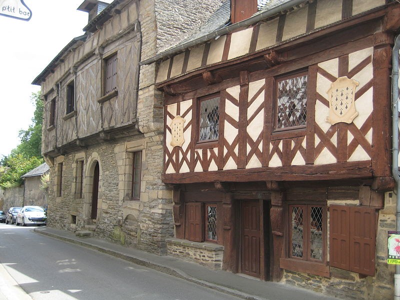 Photo de Deux maisons en pans de bois 5-7 Rue des Trente à Josselin