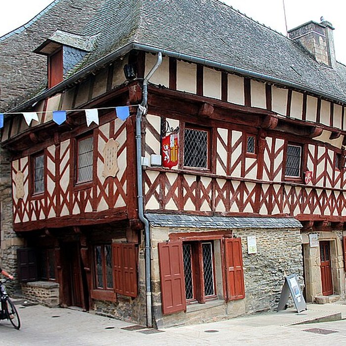 Photo de Deux maisons en pans de bois 5-7 Rue des Trente à Josselin