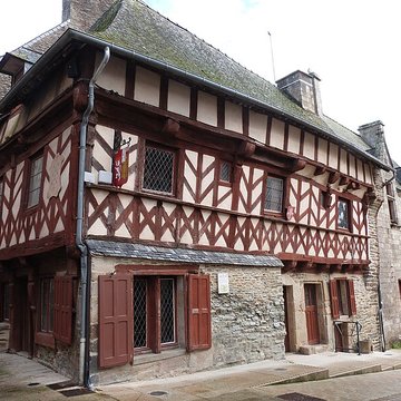 Deux maisons en pans de bois 5-7 Rue des Trente à Josselin