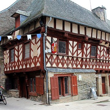 Deux maisons en pans de bois 5-7 Rue des Trente à Josselin