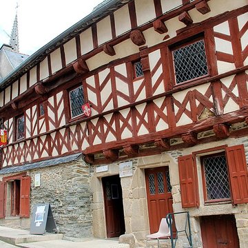 Deux maisons en pans de bois 5-7 Rue des Trente à Josselin