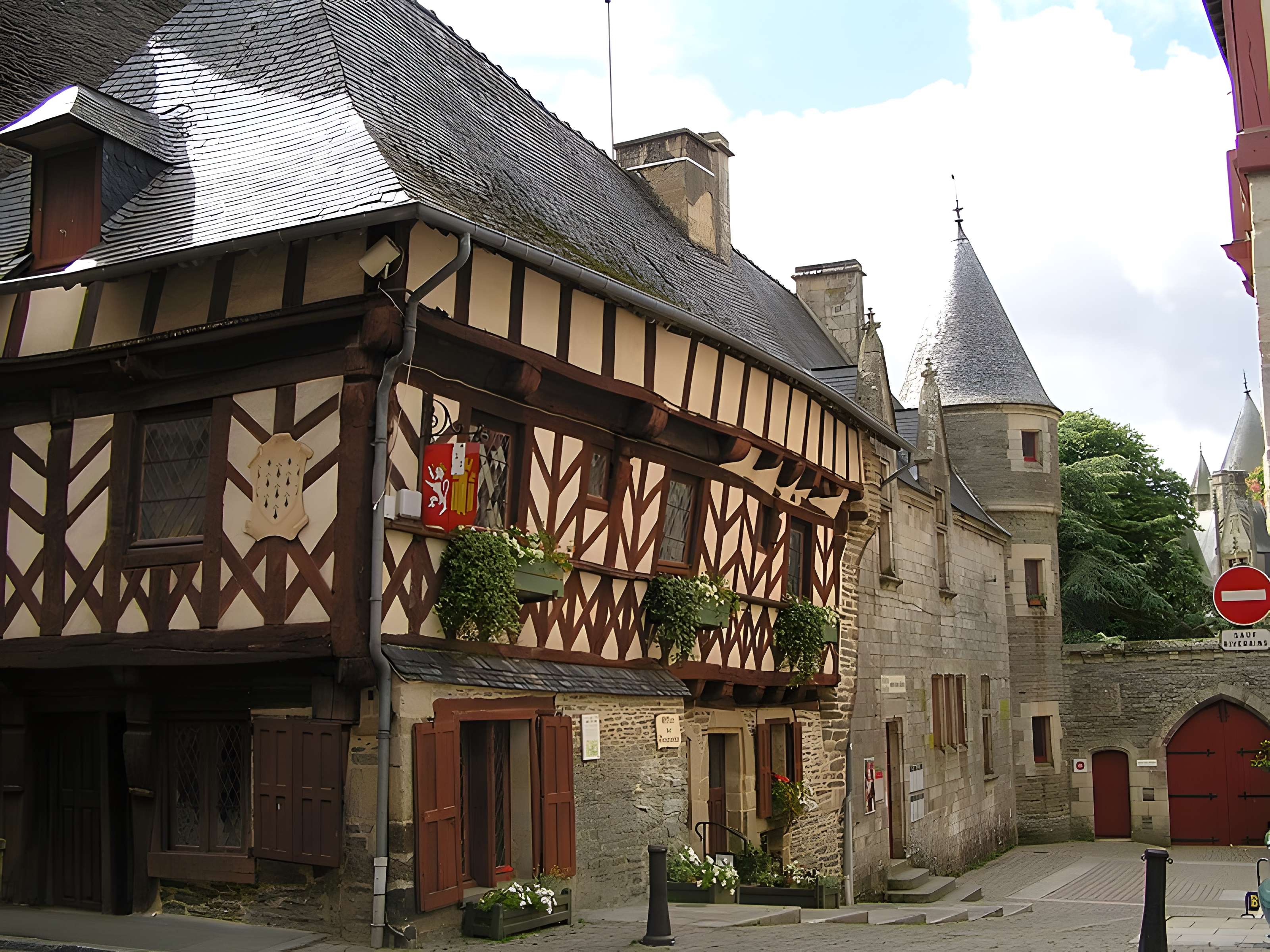 Deux maisons en pans de bois 5-7 Rue des Trente à Josselin