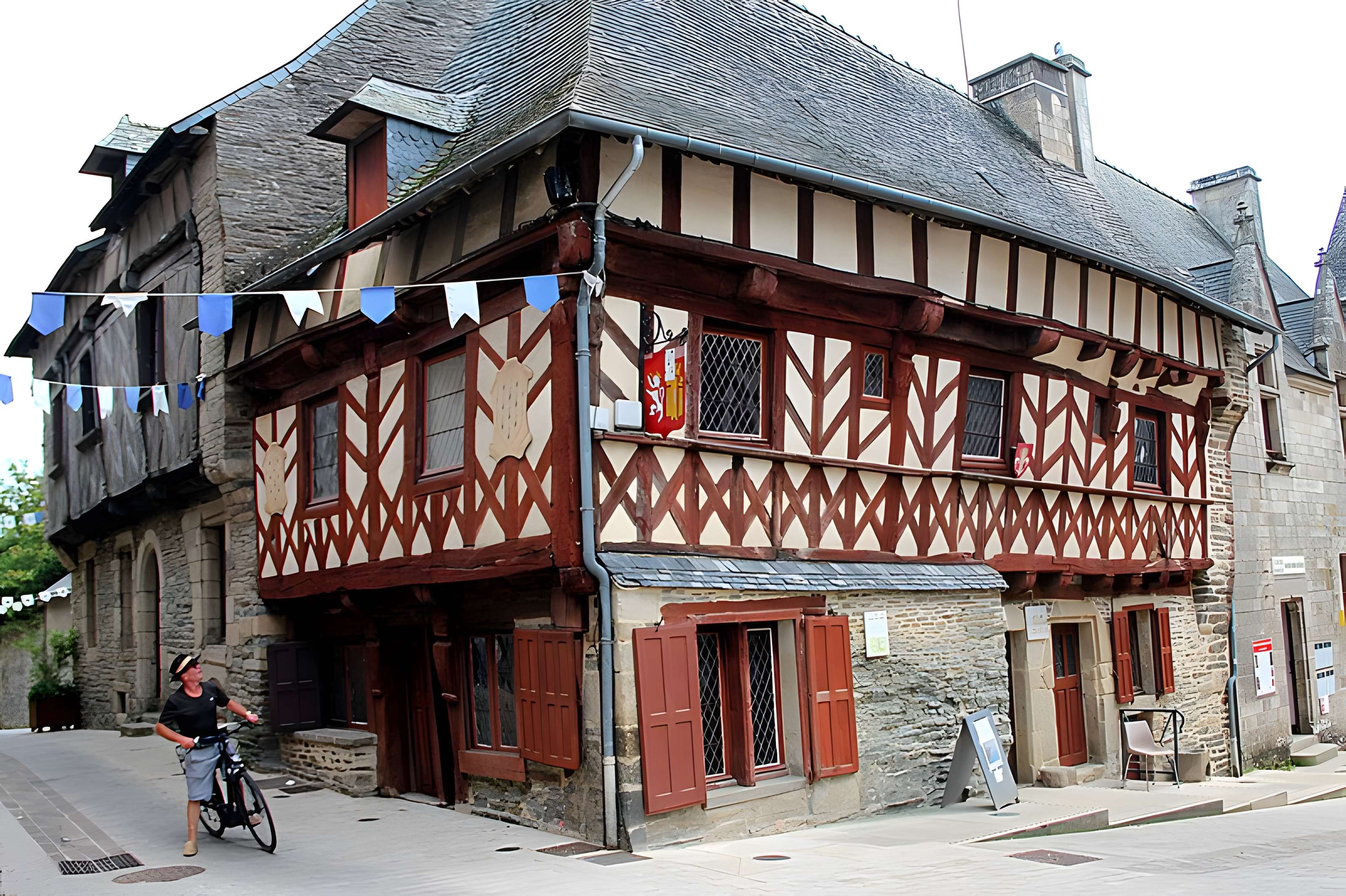 Deux maisons en pans de bois 5-7 Rue des Trente à Josselin