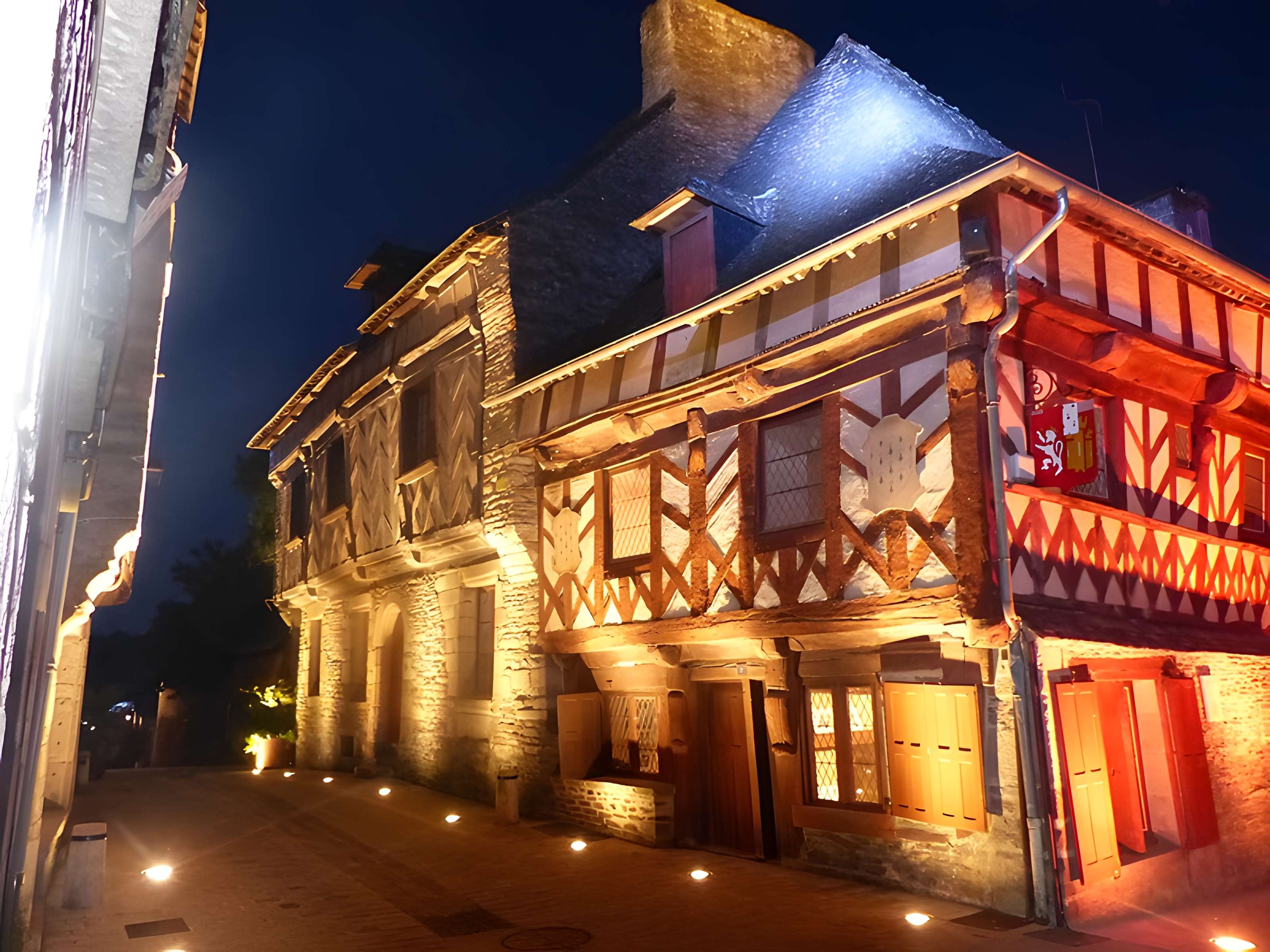 Deux maisons en pans de bois 5-7 Rue des Trente à Josselin