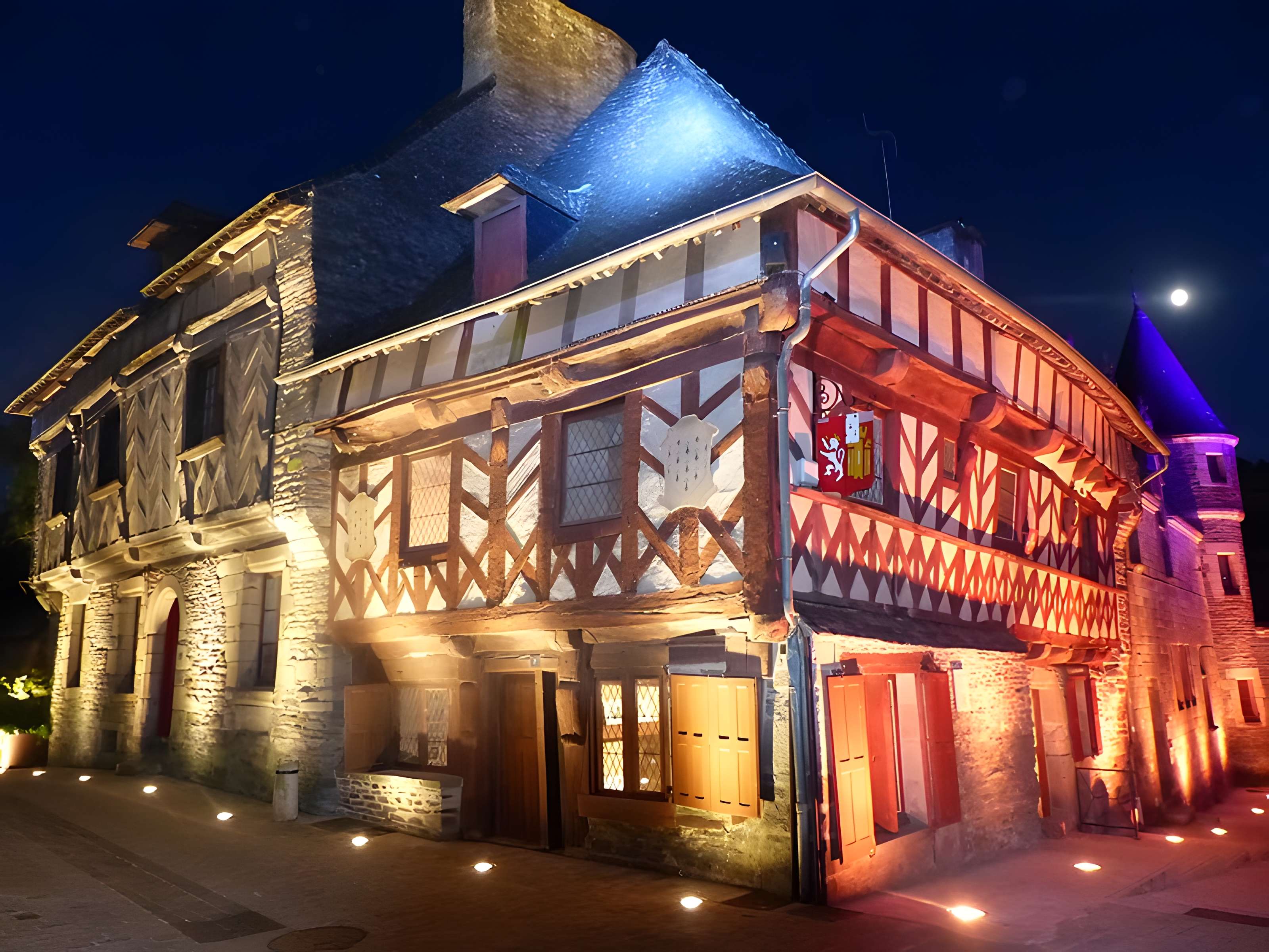 Deux maisons en pans de bois 5-7 Rue des Trente à Josselin