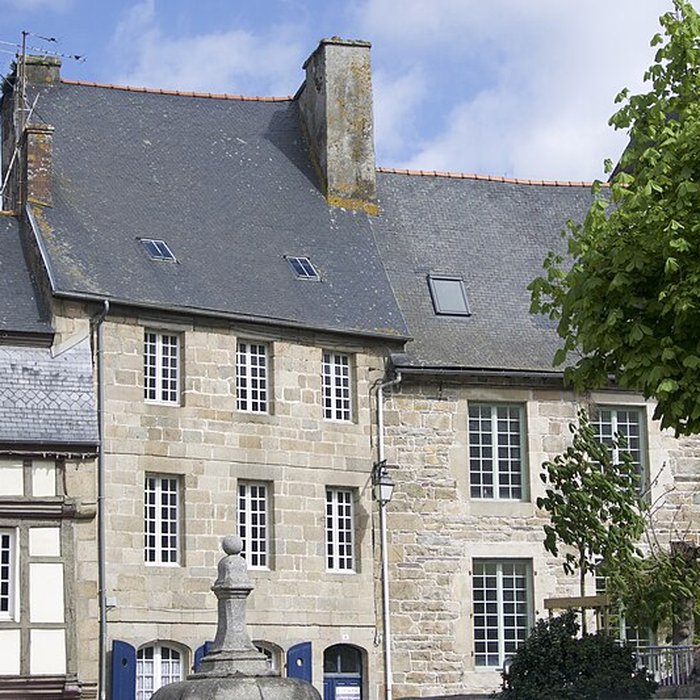 Photo de Maison à tour carrée, 7 Place Yves-Le-Trocquer à Pontrieux