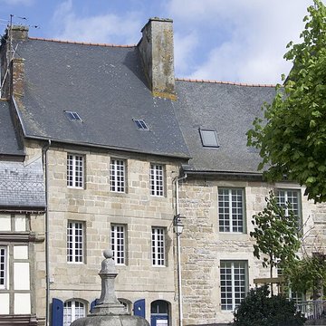 Maison à tour carrée, 7 Place Yves-Le-Trocquer à Pontrieux