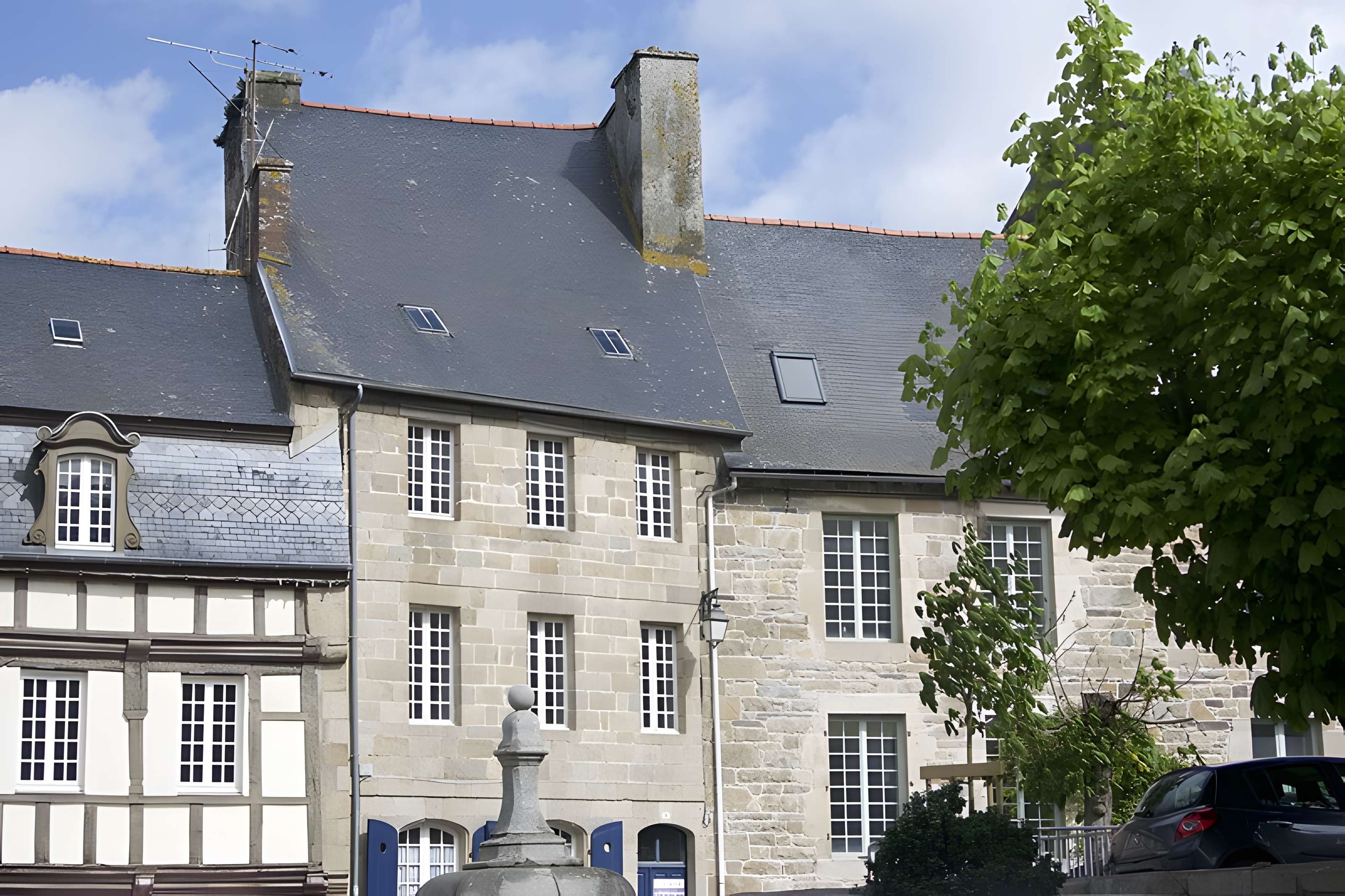 Maison à tour carrée, 7 Place Yves-Le-Trocquer à Pontrieux