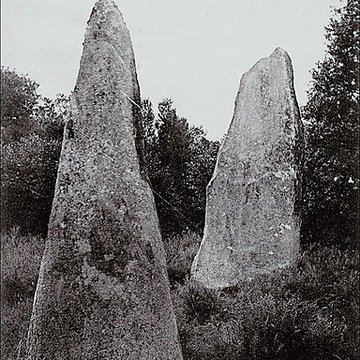 Deux menhirs de Kerbernès à Saint-Servais