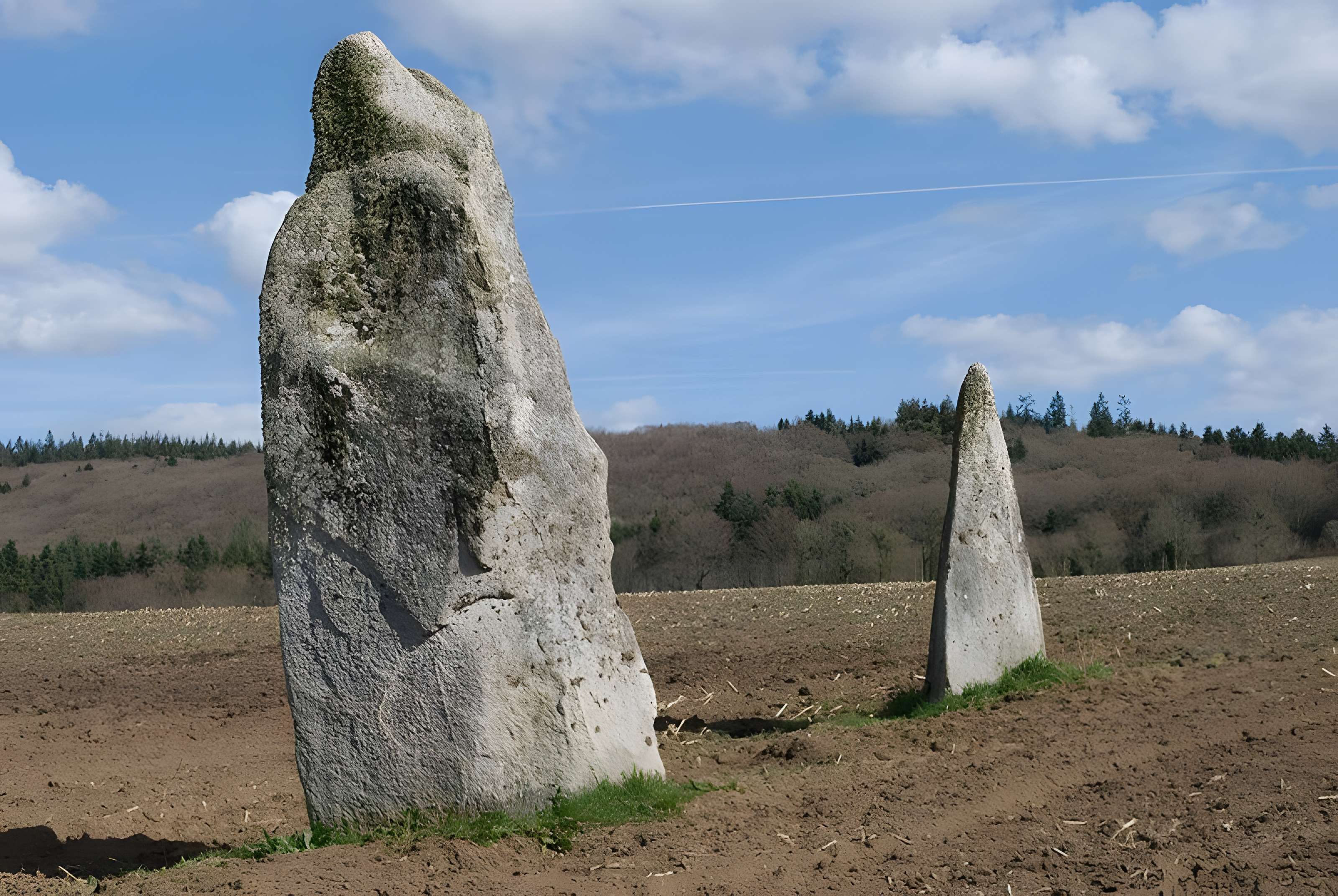 Deux menhirs de Kerbernès à Saint-Servais 
