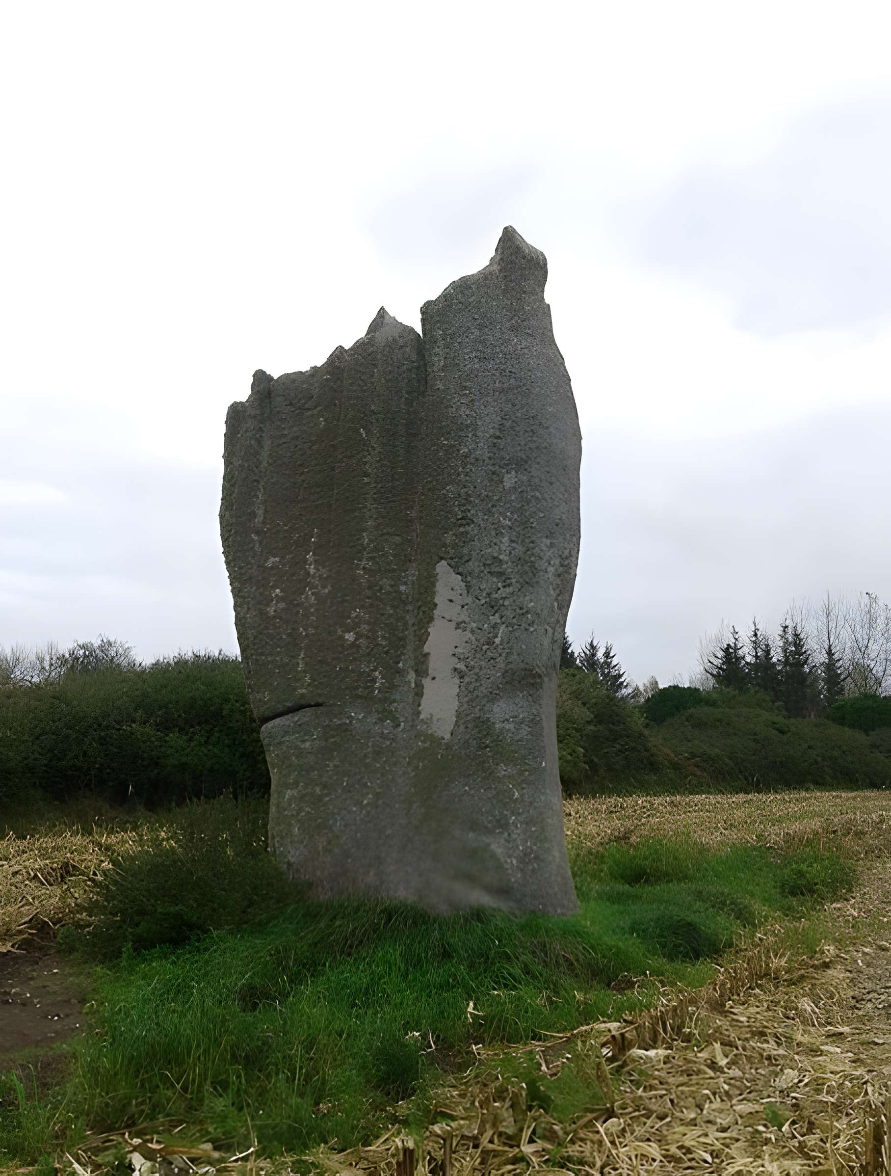 Deuxième menhir de Kerscaven à Penmarch 