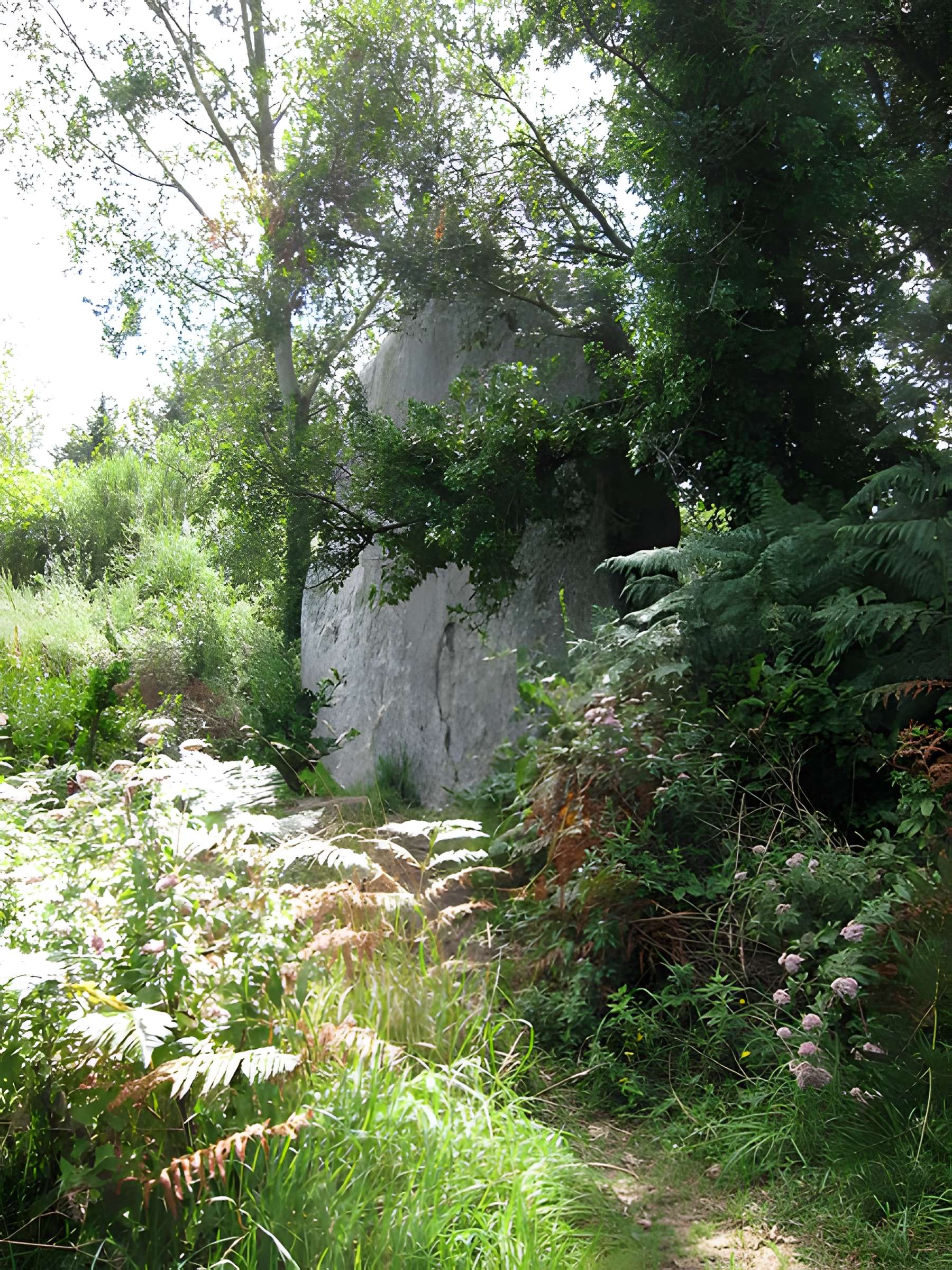 Deuxième menhir de Kerscaven à Penmarch
