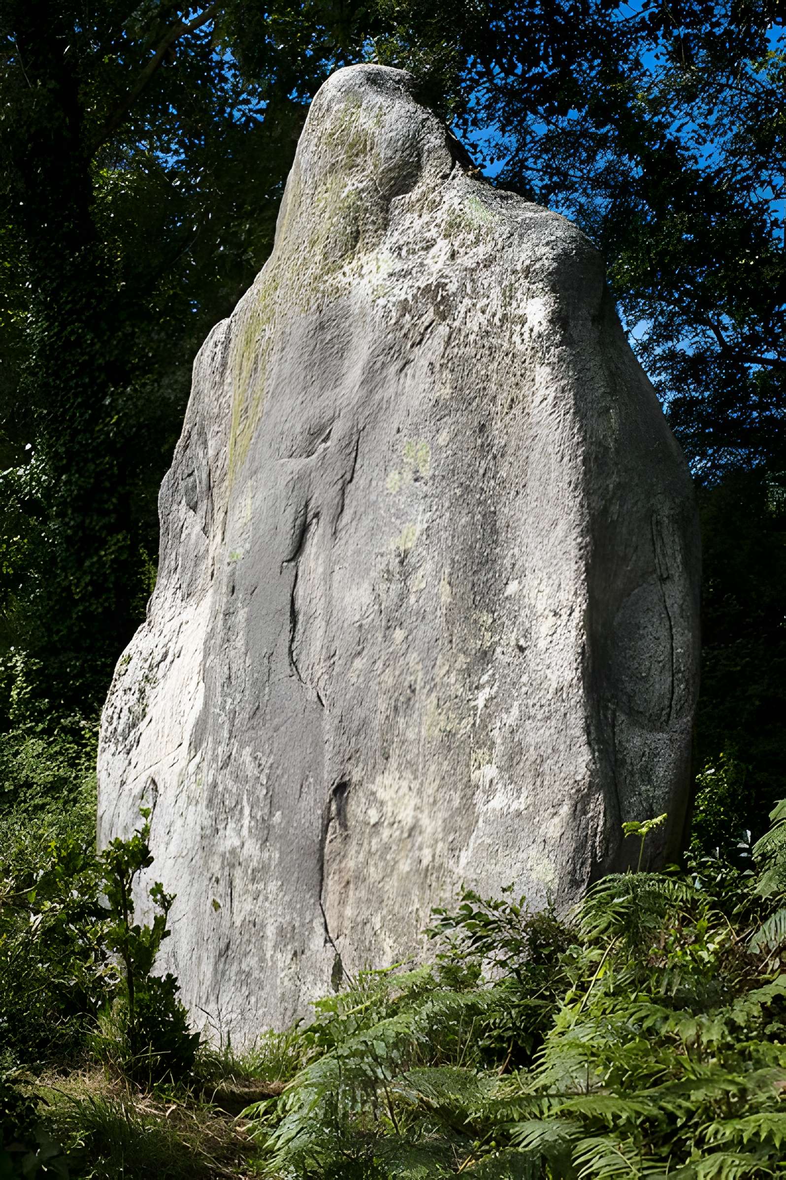 Deuxième menhir de Kerscaven à Penmarch
