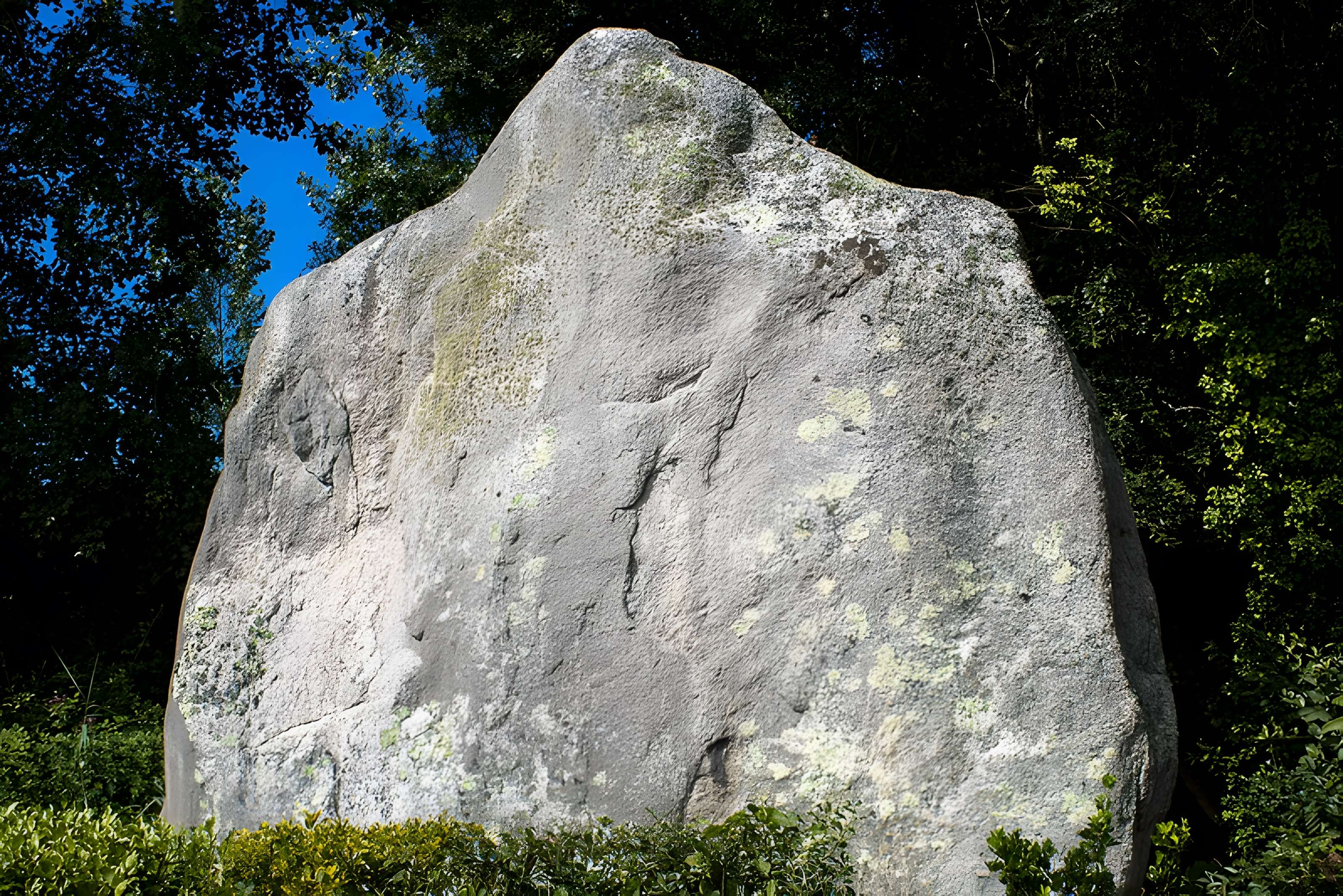 Deuxième menhir de Kerscaven à Penmarch