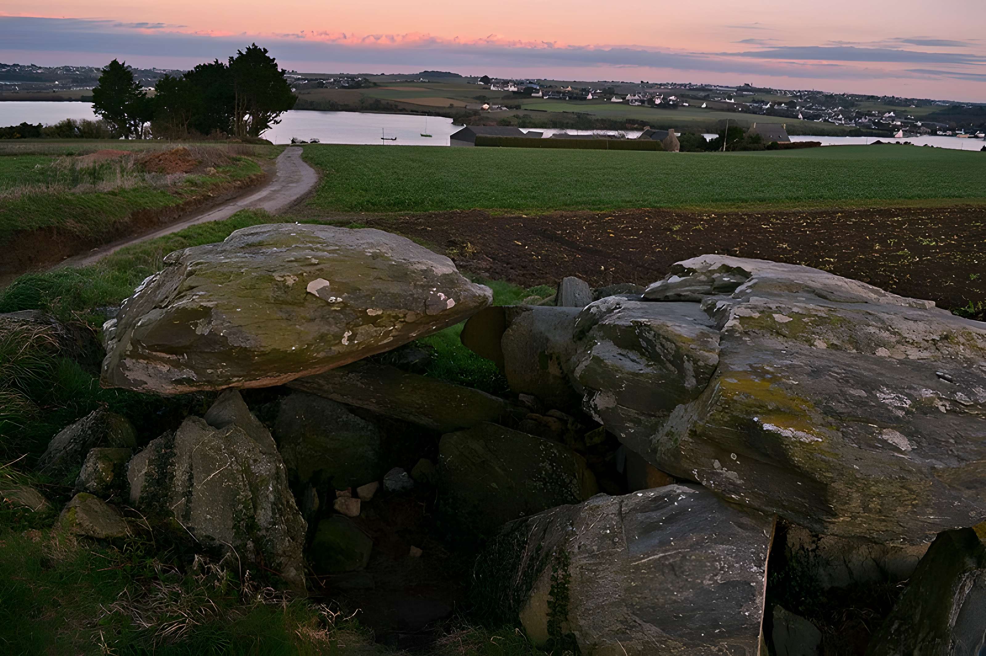Dolmen de Boutouiller à Saint-Pol-de-Léon