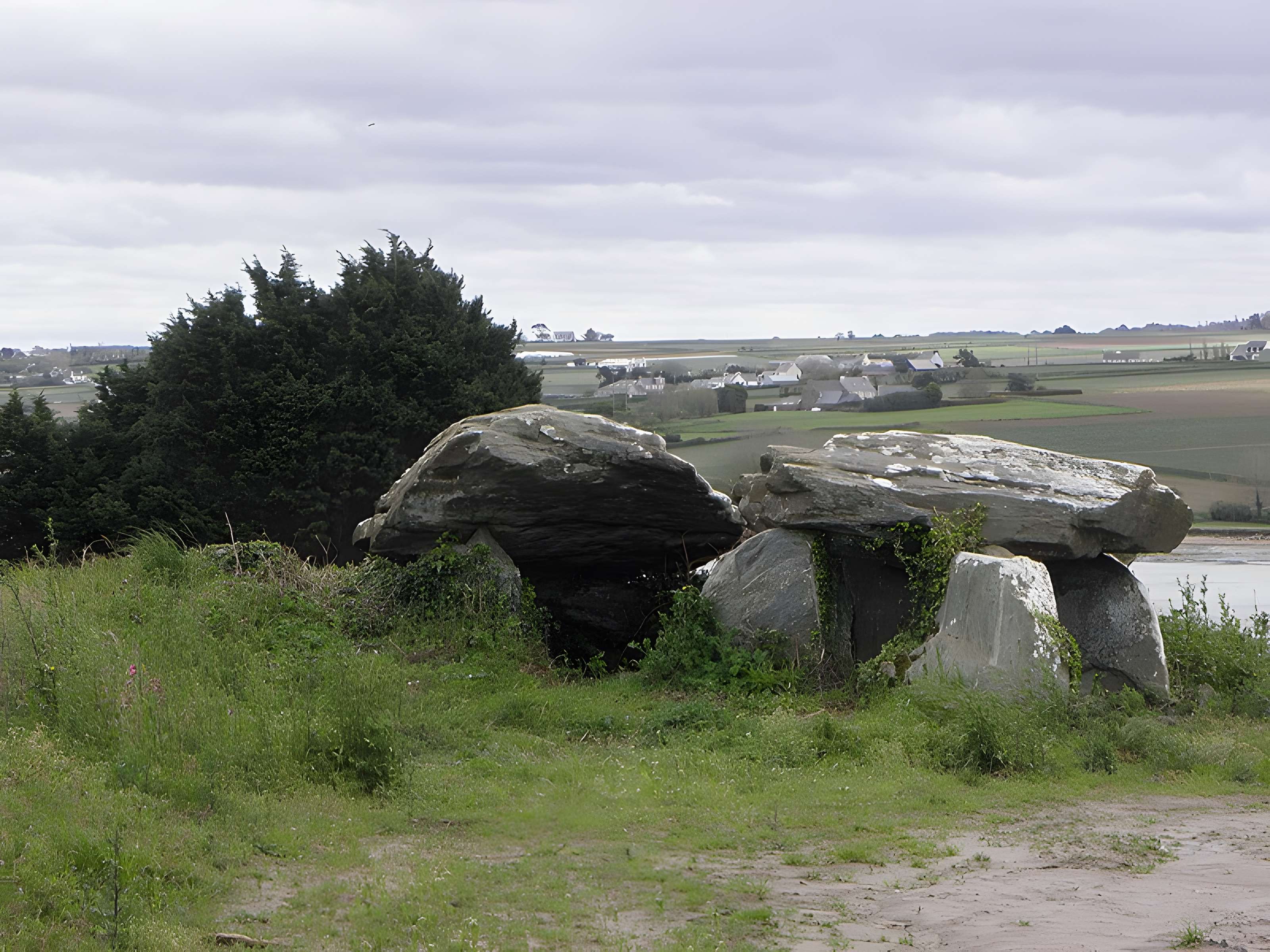 Dolmen de Boutouiller à Saint-Pol-de-Léon