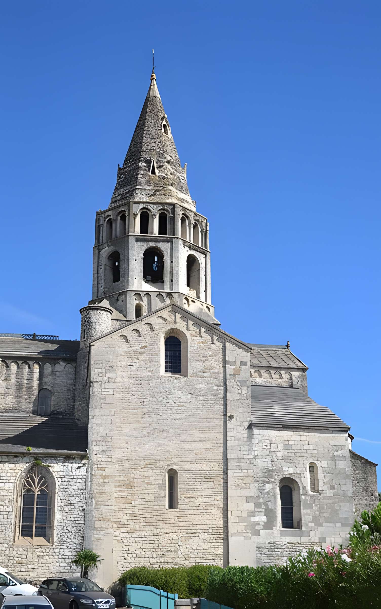 Église Saint-Andéol de Bourg-Saint-Andéol