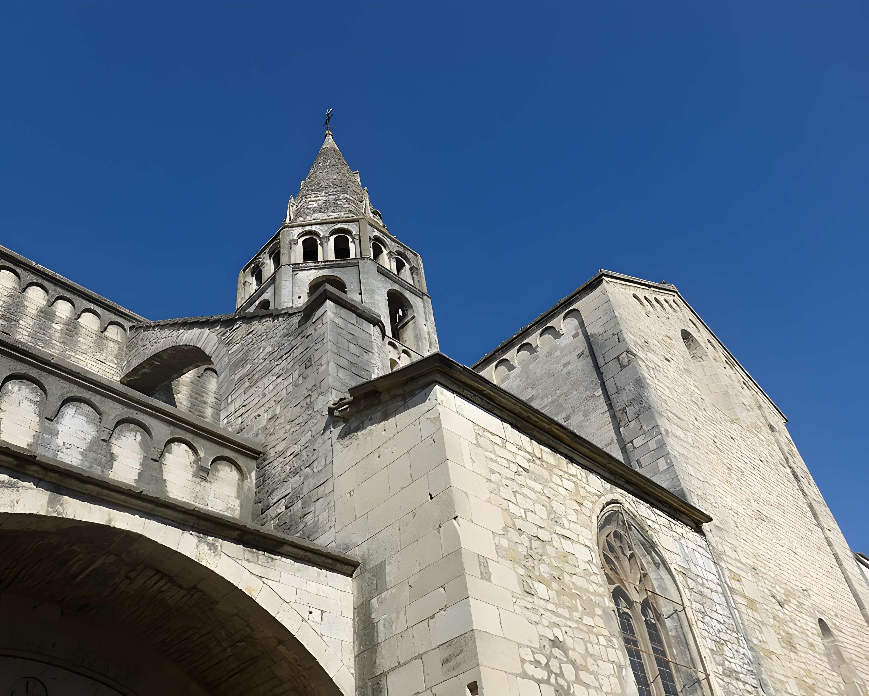 Église Saint-Andéol de Bourg-Saint-Andéol