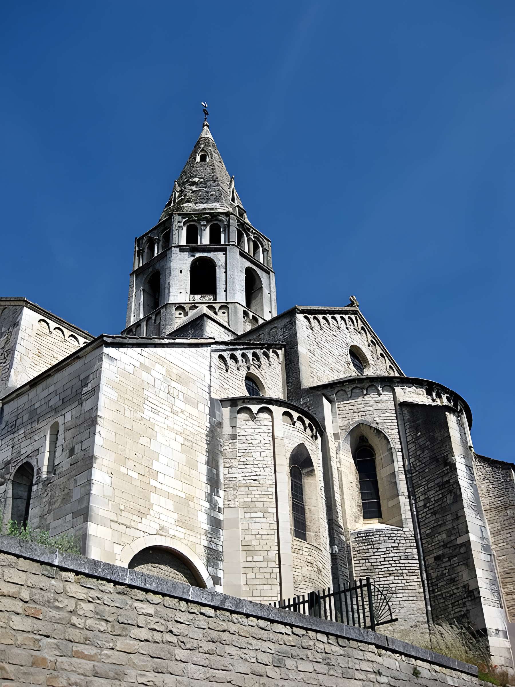 Église Saint-Andéol de Bourg-Saint-Andéol