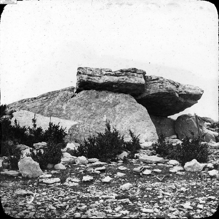 Photo de Dolmen de Chardonnet à La Canourgue