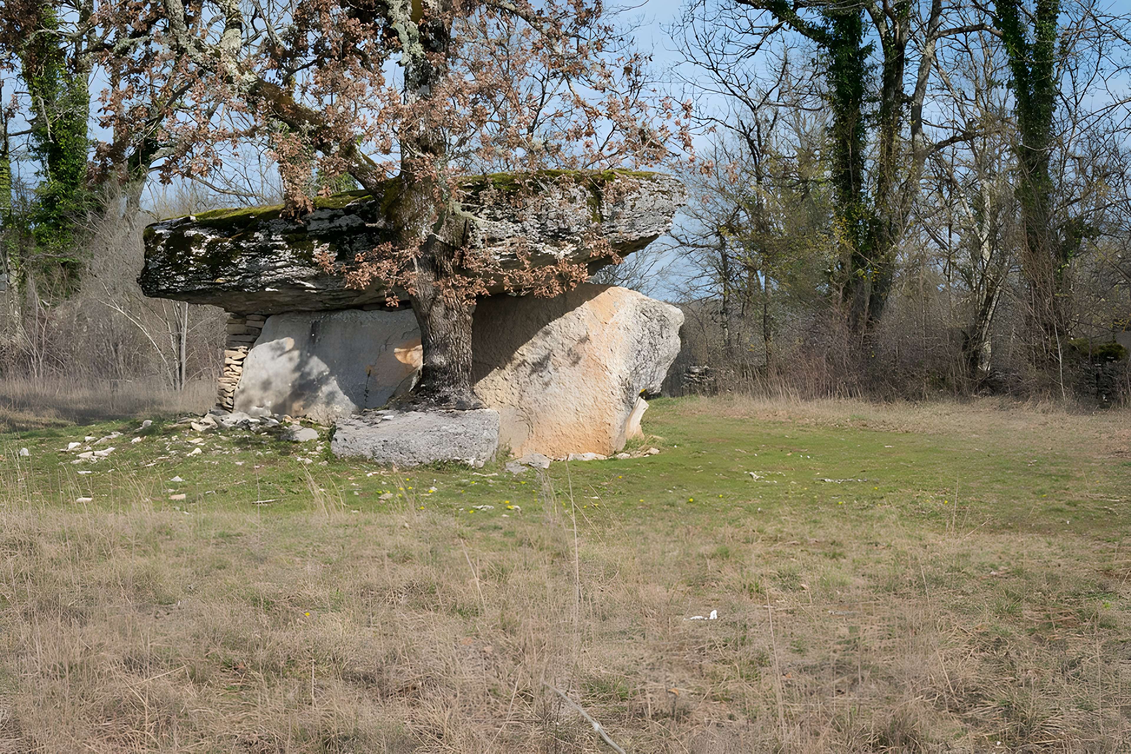 Dolmen de Ferrières-Haut à Limogne-en-Quercy