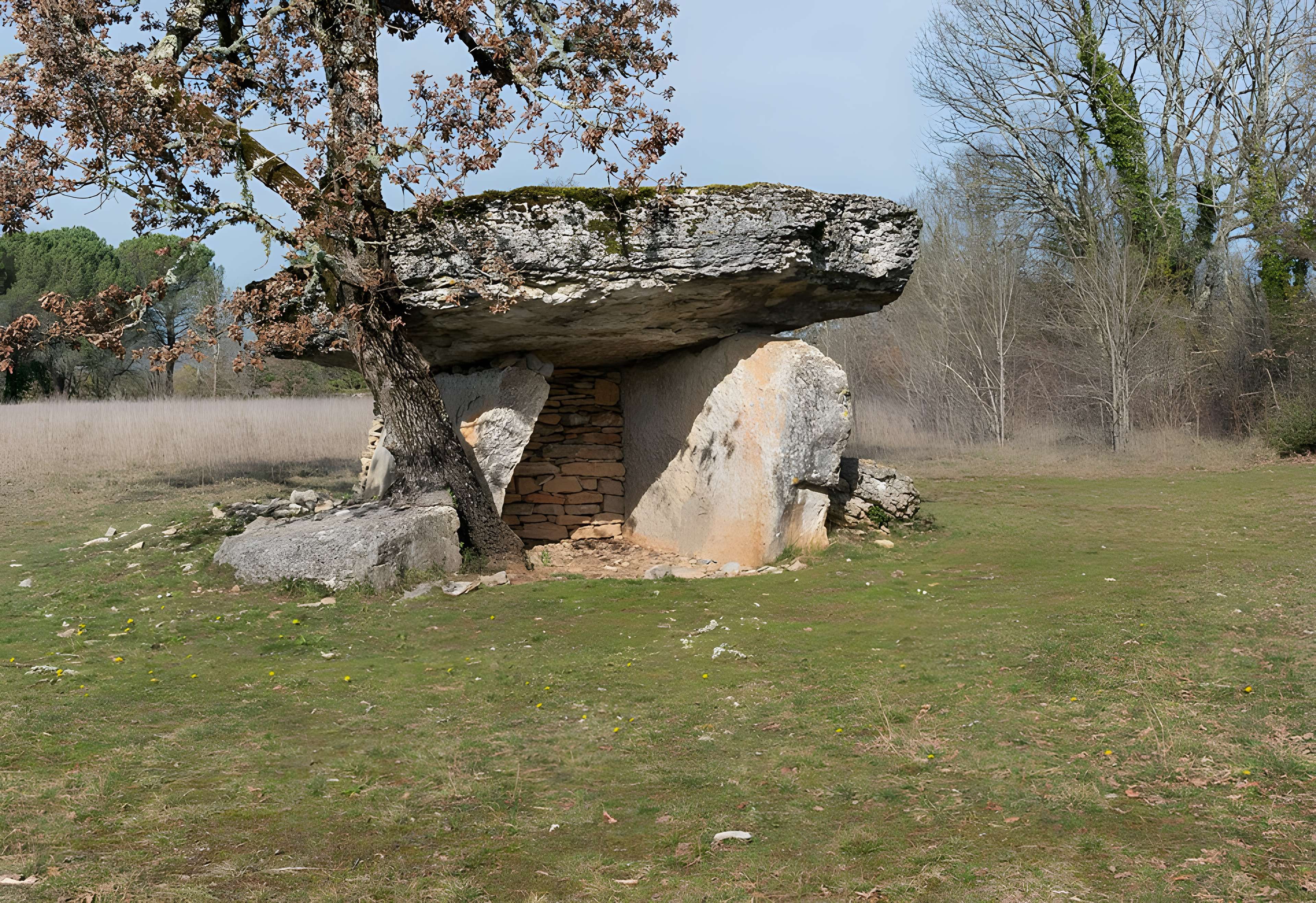 Dolmen de Ferrières-Haut à Limogne-en-Quercy